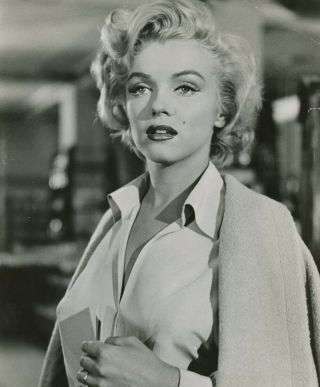 Hollywood ' s Iconic Blonde Bombshell Marilyn Monroe 