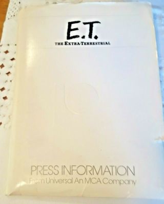 E.  T.  1982 Universal Press Kit With 39 8 X10 Photos 14 Slides Spielberg