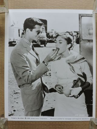 Donna Anderson And Anthony Perkins Candid Photo 1959 On The Beach