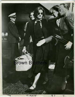 Vintage 1951 Hollywood Actress Greta Garbo Paris Airport Candid Photo - Bb