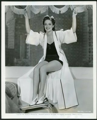 Dorothy Lamour In Leggy Pin - Up Portrait Vintage 1941 Photo