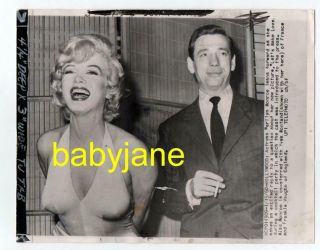Marilyn Monroe Yves Montand 7x9 Photo 1960 Candid At Cocktail Party