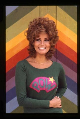 Raquel Welch Gorgeous Colorful Glamour Pin Up Smiling 35mm Transparency