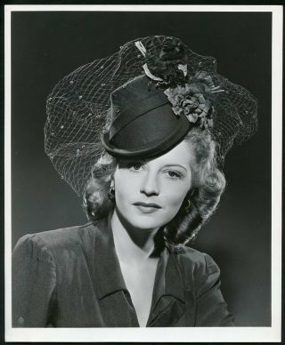 Julie Bishop In Stylish Hat Vintage 1943 Portrait Photo
