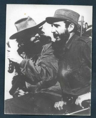 1959 Historic Image Fidel Castro & Camilo Cienfuegos Reach Havana Vtg Photo Y56
