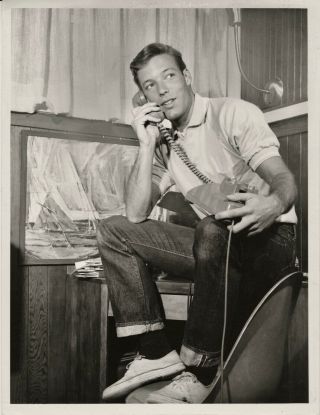 Richard Chamberlain Young And Cute 1961 Press Photo On The Phone