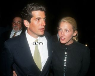 John F.  Kennedy Jr.  And Wife Carolyn Bessette At Robin Hood Foundation Benefit