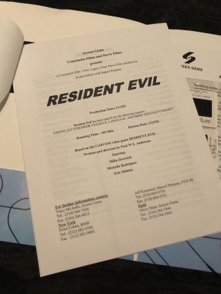 Resident Evil - Movie Press Kit with Slides and Press Book - Mills Jovovich 3