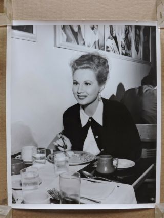 Virginia Mayo At Studio Restaurant Orig Candid Photo 1948 Smart Girls Don 
