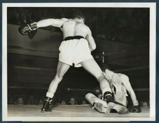 Cuban Boxer Luis Galvani Punishes Gaetano Annaloro Ny 1950 Orig Vtg Photo Y53