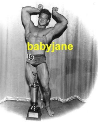 007 Steve Reeves Barechested Bodybuilding Champion W/ Trophy Beefcake Photo