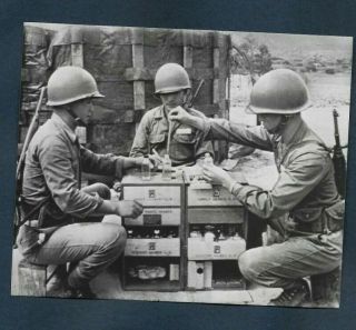 Quemoy Chinese Soldiers Check On The Water Quality 1955 Orig Vtg Photo Press Y55