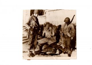 Wwii Us Soldiers & Foe´s Dead Body At Anzio Italy 1944 Vtg Orig Press Photo Y26