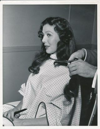 Loretta Young Candid Haircut Hair Dress Studio Set Vintage 1940s Photo
