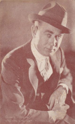 Owen Moore " Chicken In The Case " - Silent Movie Star 1920s Arcade/exhibit Postcard