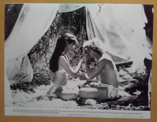 8x10 Photo Paradise 1982 Willie Aames Phoebe Cates Kiss