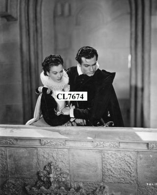 Vivien Leigh And Laurence Olivier In The Movie 