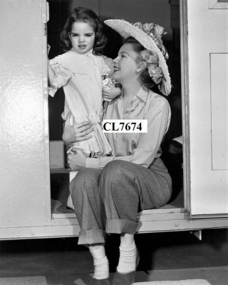 Judy Garland And Daughter Liza Minnelli On Movie Set In The Good Old Summertime