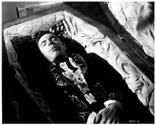 Curse Of The Undead Great 8x10 Still Michael Pate In Coffin - - J204