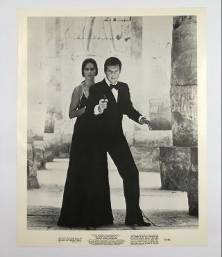 1977 8x10 " The Spy Who Loved Me " Movie Still - James Bond 007