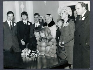 Beatles Press Photo 182 - George/pattie Boyd Wedding - Brian Epstein/paul - 66 - Btxa