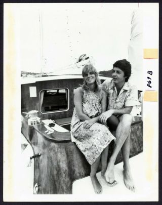 Beatles Press Photo - 171 - Paul Mccartney - Linda On Boat - 1970s - Bnza