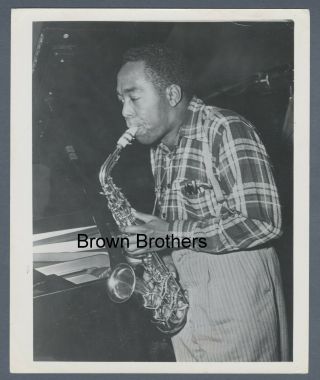 Vintage 1940s American Jazz Saxophonist Charlie Parker Practicing Photo - Bb