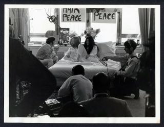 John Lennon Press Photo 347 - W/yoko Bed - In For Peace Amsterdam - 69 - Jwob