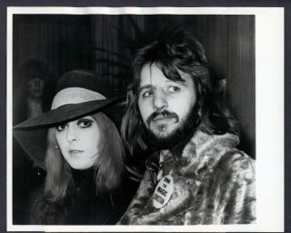 Beatles Press Photo 163 - Ringo Starr/maureen - Premiere - Magic Christian - 1970 - Btxa