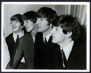Beatles Photo 388 - All Four Beatles In Classic Pose - 1964 - Jpgr