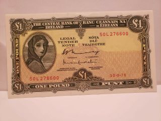 Ireland - Republic.  1 Pound Lady Lavery.  Aunc.  P - 64,  30.  09.  1976