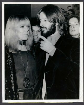 Beatles Press Photo - 177 - Ringo Starr/maureen Premiere Magic Christian - 1969 - Bnza
