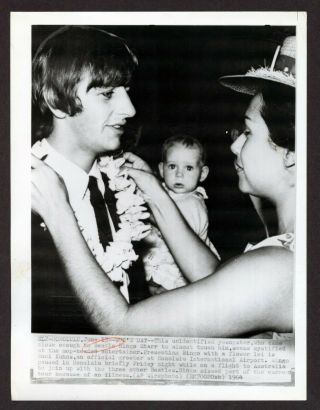 Beatles Press Photo 416 - Ringo In Hawaii On Way To Join Australia Tour - 1964 - Jpgr