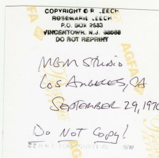 ELVIS PRESLEY VINTAGE CANDID PHOTOGRAPH - MGM STUDIO - SEPTEMBER 29,  1970 2