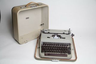 Vintage Typewriter 1960 Olympia Sm4 Signature With Case Made In Western Germany