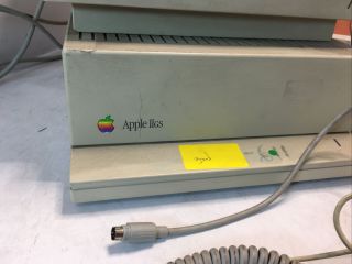 Vintage Apple IIGS Computer With KB/Monitor/Floppy Drives J2628 2