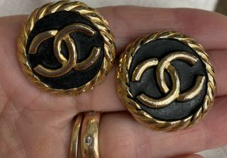 CHANEL Gold Plated And Black Enamel CC Logos Vintage Clip Earrings 3