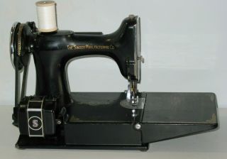 Vintage 1937 Singer 221 - 1 Featherweight Sewing Machine W/ Scroll Face & Case