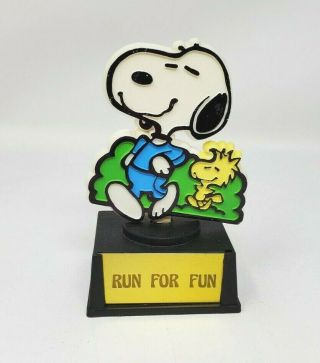 Aviva Charlie Brown Peanuts Snoopy Trophy Award Run For Fun Novelty Loose Euc