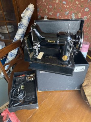 Vintage 1950 Singer Featherweight 221 Sewing Machine With Case