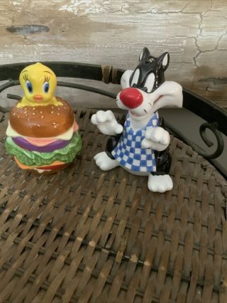 Warner Brothers 1999 Tweety And Sylvester Salt And Pepper Shakers