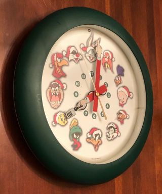 Looney Tunes Christmas Wall Clock Warner Bros Talking Bugs Daffy Pepe Porky Taz