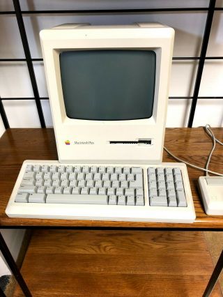 Vintage Apple Macintosh Plus 1mb -,  With Keyboard And Mouse