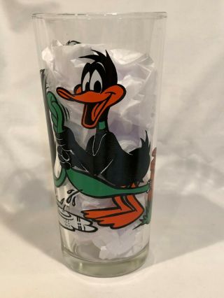 Vintage Glass From Pepsi Warner Brothers Cartoon – Pepe Le Pew And Daffy Duck