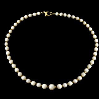 Vintage Graduated Pearl and 14 Karat Yellow Gold Necklace. 2