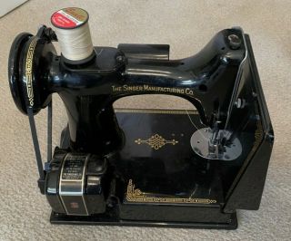 VINTAGE Singer Featherweight Portable Electric Sewing Machine 221 - 1 With Case 4