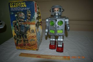 Vintage 1960s S.  H Japan Silver Attacking Martian Tin Battery Op Robot W/o.  B.