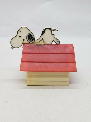 Vintage Snoopy Pencil Sharpener Peanuts Snoopy On Top Of Dog House United Featur