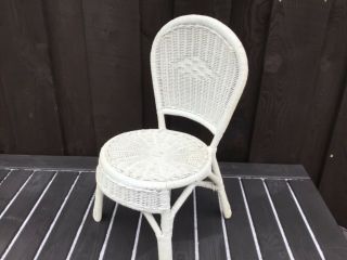 Vintage White Wicker Rattan Table Set 2 Chairs Child Size Play Tea Party age 2 - 5 2