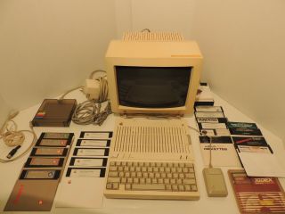 Apple Iic Vintage Computer A2s4000 With Monitor Mouse Keyboard Disks Games